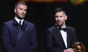 Lionel Messi raih Ballon d'Or kedelapan, bikin Cristiano Ronaldo kesulitan mengejar. REUTERS/STEPHANIE LECOCQ Baca artikel CNN Indonesia "Messi Menang Ballon d'Or ke-8, Ronaldo Makin Gigit Jari" selengkapnya di sini: https://www.cnnindonesia.com/olahraga/20231031055602-142-1017923/messi-menang-ballon-dor-ke-8-ronaldo-makin-gigit-jari. Download Apps CNN Indonesia sekarang https://app.cnnindonesia.com/