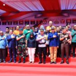 TNI-Polri, KPU, DKPP, Bawaslu, dan partai politik peserta Pemilu 2024 sepakat menggelar pemilu damai. Deklarasi damai tersebut ditandatangani oleh seluruh pihak terkait di Lapangan Silang Monas, Jakarta Pusat, Selasa (17/10).