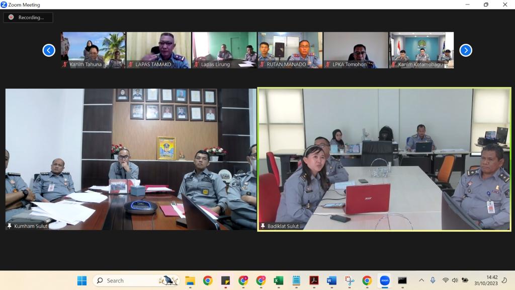 Kepala Kantor Wilayah Kementerian Hukum dan HAM Sulawesi Utara Ronald Lumbuun memimpin Rapat Evaluasi Kinerja Anggaran Bulan Oktober Tahun 2023, Selasa (31/10).