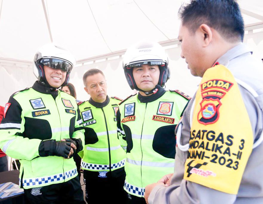Direktur Utama Jasa Raharja, Rivan A. Purwantono, bersama Kakorlantas Polri Irjen Pol. Firman Shantyabudi, dan Dirgakkum Korlantas Polri Brigjen Pol. Aan Suhanan, melakukan pengecekan kesiapan pengamanan dan kelancaran gelaran Pertamina MotoGP Mandalika yang berlangsung mulai 13-15 Oktober.