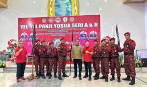 Pria Kaum Bapa (PKB) GMIM Eben Haezer Watutumou Wilayah Kalawat 1, Rayon Minahasa Utara (Minut), Sulawesi Utara, menjadi Juara I Lomba Yel-Yel Panji Yosua Seri B. Lomba tersebut digelar di GMIM Citra Anugerah, Wilayah Bitung XI dalam rangka HUT ke-61 PKB Sinode GMIM 2023.