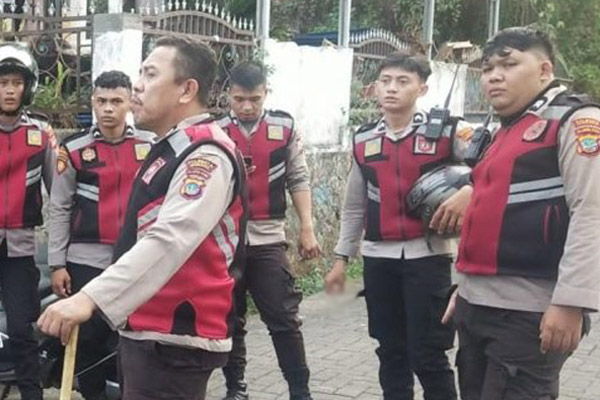 Manado - Personel Satsamapta Polresta Manado menggelar patroli Presisi siang hari, pada Senin (23/10/2023).