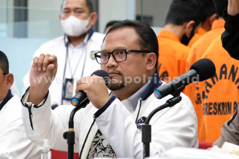 Direktur Tindak Pidana Siber Bareskrim Polri Brigjen Pol. Adi Vivid Agustiadi Bachtiar