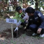 Polda Sulawesi Utara (Sulut) bersama Polres Minahasa Utara (Minut) melaksanakan penghijauan di Hutan Kenangan, pada Jumat (13/10/2023) pagi.