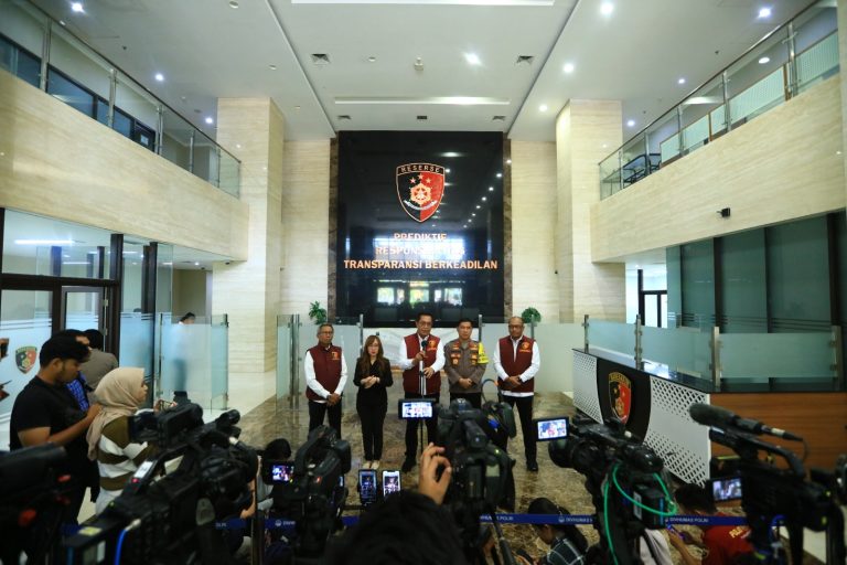 Dirtipidum Bareskrim Polri Brigjen Djuhandani Rahardjo Puro memastikan tujuan kepemilikan senpi itu bukan untuk perlindungan diri. Hal itu dike0tahui dari dokumen perizinan yang telah didapatkan penyidik.