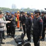 Kapolri dalam apel gelar pasukan Operasi Mantap Brata 2023-2024 di Lapangan Monas, Jakarta, Selasa (17/10/2023).