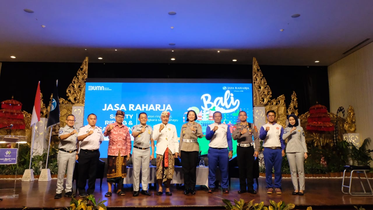 Jasa Raharja bekerja sama dengan Direktorat Lalu Lintas (Ditlantas) Polda Bali dan Astra Motor Bali, menyelenggarakan Safety Campaign dan Safety Riding bagi 150 tokoh adat di Denpasar. Kegiatan tersebut digelar di Agung Ballroom Hotel Prime Sanur, Bali, pada Senin (20/11/2023).