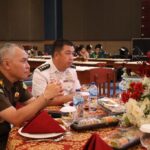 Rapat Paripurna DPRD Minahasa Utara diikuti Kepala Dinas Hukum Lantamal VIII Letkol Laut (H) Decky Y. S. Ticoalu, S.H., M.H., mewakili Danlantamal VIII Laksamana Pertama TNI Nouldy J. Tangka., S.A.P., M.Tr.Opsla., CHRMP., bertempat di Aula Lantai 6 Hotel Sentra Kalawat Minahasa Utara Sulawesi Utara. Senin (20/11).