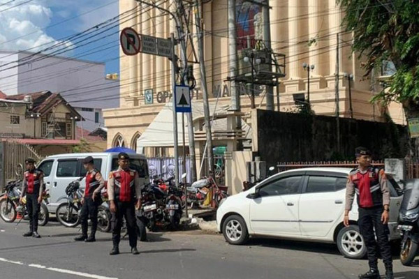 Personel Polresta Manado