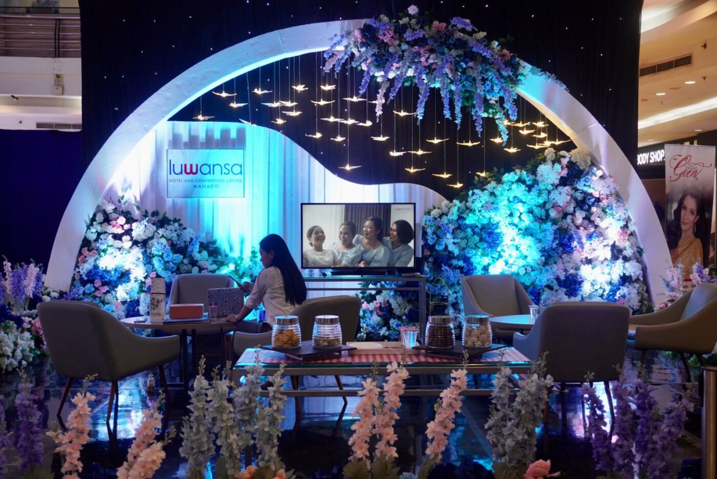Luwansa Hotel Manado hadir dengan membuka booth yang berlokasi di Atrium MANTOS 1.