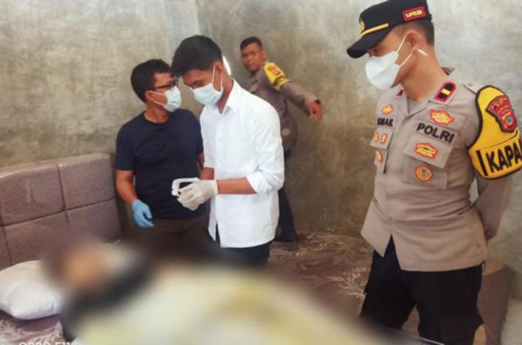 Unit Identifikasi Polres Sigi olah TKP BTN Bumi Indah Desa Tinggede, Kecamatan Marawola, Kabupaten Sigi, Sulawesi Tengah. Foto/iNews TV/Jemmy Hendrik