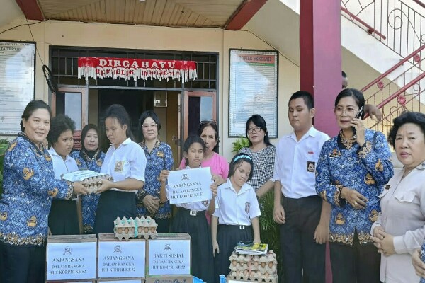 PNS Polda Sulawesi Utara melaksanakan anjangsana