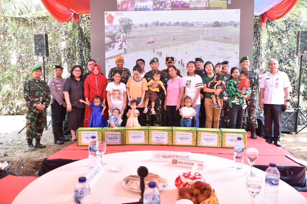 Kodam XIII/Merdeka Kasdam XIII/Merdeka Brigjen TNI M. Luthfie Beta, S.Sos., M.Si., menghadiri Gerakan Nasional Ketahanan Pangan jajaran TNI Tahun 2023 dalam rangka HUT ke-78 TNI, bertempat di Desa Tetey, Kecamatan Dimembe Kabupante Minahasa Utara. Rabu (1/11/2023).