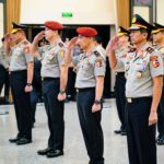 Kapolri Jenderal Listyo Sigit Prabowo menggelar upacara korps raport atau kenaikan pangkat setingkat lebih tinggi terhadap 13 Perwira Tinggi (Pati) Polri.