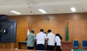 Suasana dalam pengadilan.