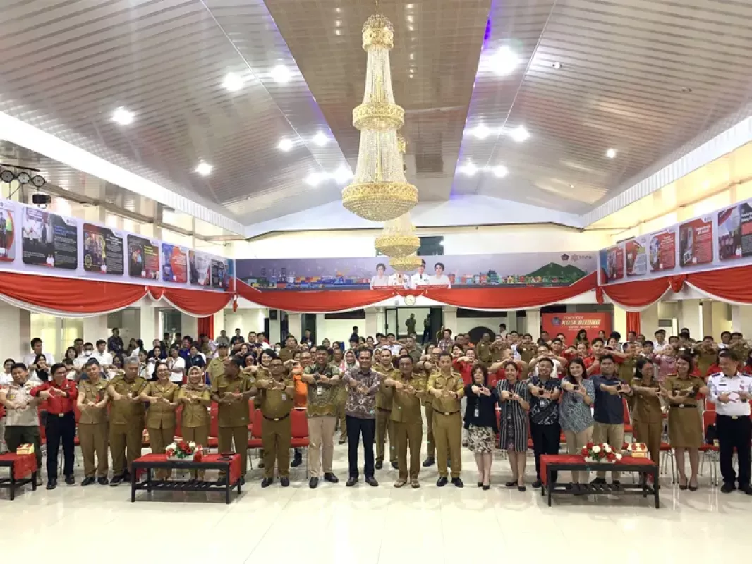 Walikota bitung Ir. Maurits Mantiri, MM membuka sosialisasi dan Edukasi QRIS serta Cinta bangga Paham Rupiah dan User Experience BSG QRIS di Lingkungan Pemerintah Kota Bitung, Selasa (31/10/2023)