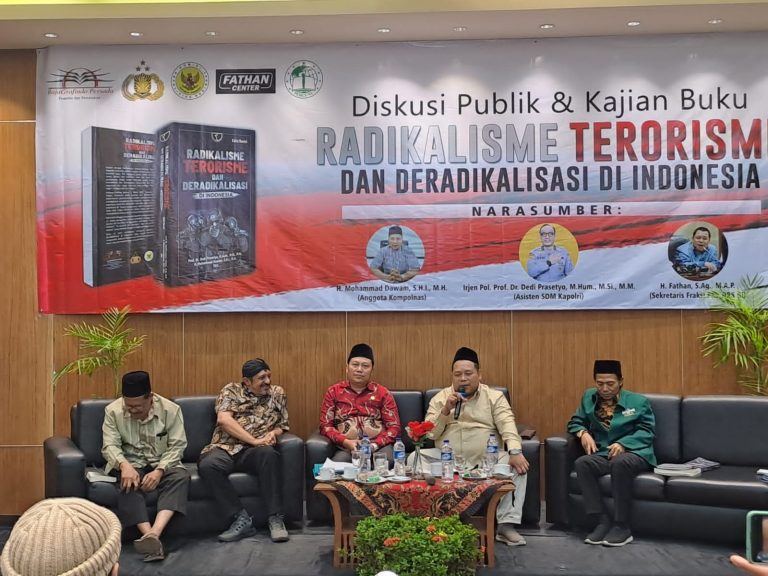 Bedah buku tersebut dihadiri Anggota Kompolnas Mohammad Dawam selaku bagian dari tim riset buku tersebut. Kemudian, tokoh agama, perwakilan DPRD, tokoh masyarakat, serta sejumlah perwakilan ormas.