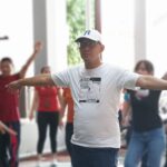 Kepala Kantor Wilayah Kementerian Hukum dan Hak Asasi Manusia (Kemenkumham) Sulawesi Utara Ronald Lumbuun bersama jajarannya mengikuti olahraga virtual yang digagas oleh Sekretariat Jenderal Kemenkumham, Jumat (3/11).