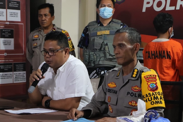Kabid Humas Polda Sulut Kombes Pol Iis Kristian melalui press conference di kantor Polres Bitung, Senin (27/11) malam.