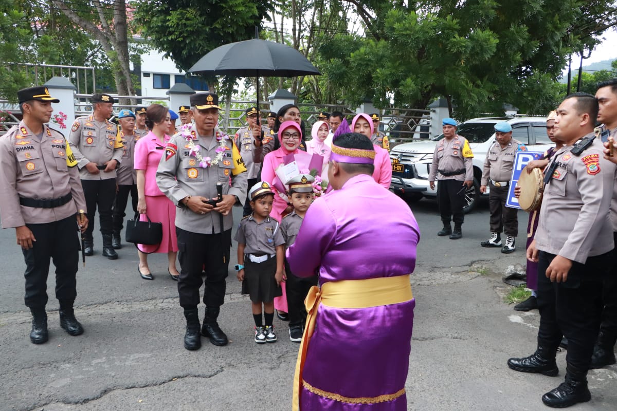 Kapolda Sulawesi Utara Irjen Pol Setyo Budiyanto didampingi Wakapolda Brigjen Pol Jan de Fretes dan PJU Polda berkunjung ke Polres Kepulauan Sangihe, Selasa (14/11/2023).