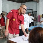 Kepala Kantor Wilayah Kementerian Hukum dan HAM Sulawesi Utara Ronald Lumbuun bersama Kepala Divisi Keimigrasian Syamsul Efendi Sitorus melakukan peninjauan aktifitas pembinaan Warga Binaan Pemasyarakatan (WBP) di Lembaga Pemasyarakatan Perempuan Kelas IIB Manado di Tomohon, Rabu (1/11) .