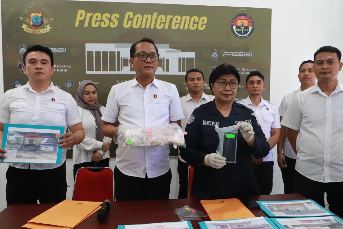 AKBP Heru, didampingi Kaur Penum Bidhumas Kompol Selfie Torondek.