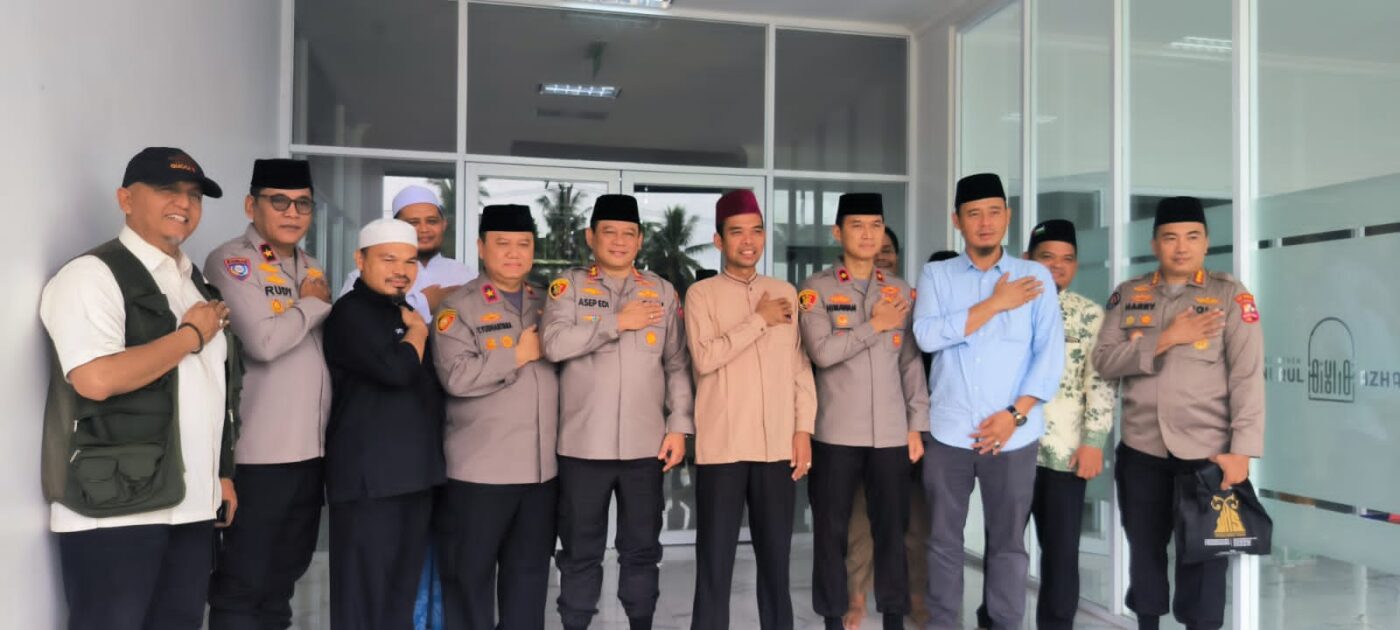 UAS kepada Kaops Nusantara Cooling System (Kaops NCS) Polri 2023-2024, Irjen Asep Edi Suheri beserta rombongan di Pesantren Nurul Azhar, Rumbai, Pekanbaru, Selasa (21/11/2023).