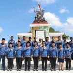 PNS Polri yang tergabung Korpri Polda Sulut melaksanakan ziarah rombongan ke Taman Makam Pahlawan Kairagi Manado, Rabu (22/11/2023).