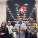 Bareskrim Polri menetapkan Panji Gumilang, pimpinan Pondok Pesantren Al-Zaytun, sebagai tersangka kasus dugaan pencucian uang dalam pengelolaan dana Bantuan Operasional Sekolah (BOS).