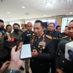 Kapolri Jenderal Listyo Sigit Prabowo memastikan proses hukum terhadap Firli Bahuri di kasus dugaan pemerasan eks Mentan, Syahrul Yasin Limpo (SYL), tetap berjalan.