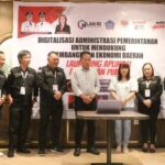 Bupati Minahasa Selatan (Minsel) Franky Donny Wongkar, SH, melaunching Aplikasi Pelayanan Publik Pemerintah Kabupaten Minsel, Jumat (17/11/2023).