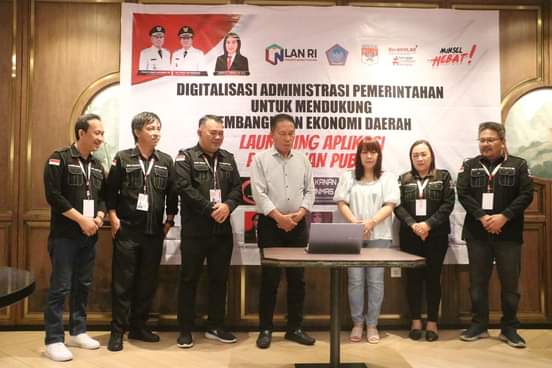 Bupati Minahasa Selatan (Minsel) Franky Donny Wongkar, SH, melaunching Aplikasi Pelayanan Publik Pemerintah Kabupaten Minsel, Jumat (17/11/2023).