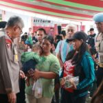 Kapolda Sulut Irjen Pol Setyo Budiyanto bersama Ketua Bhayangkari Sulut Ny. Henny Setyobudi,