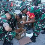 Satgas Yonif 712/Wiratama Purna Tugas Operasi Pamtas RI-PNG Kewilayahan TA 2023,tiba di Pelabuhan Peti Kemas Bitung, Sulawesi Utara. Kamis (28/12/2023).