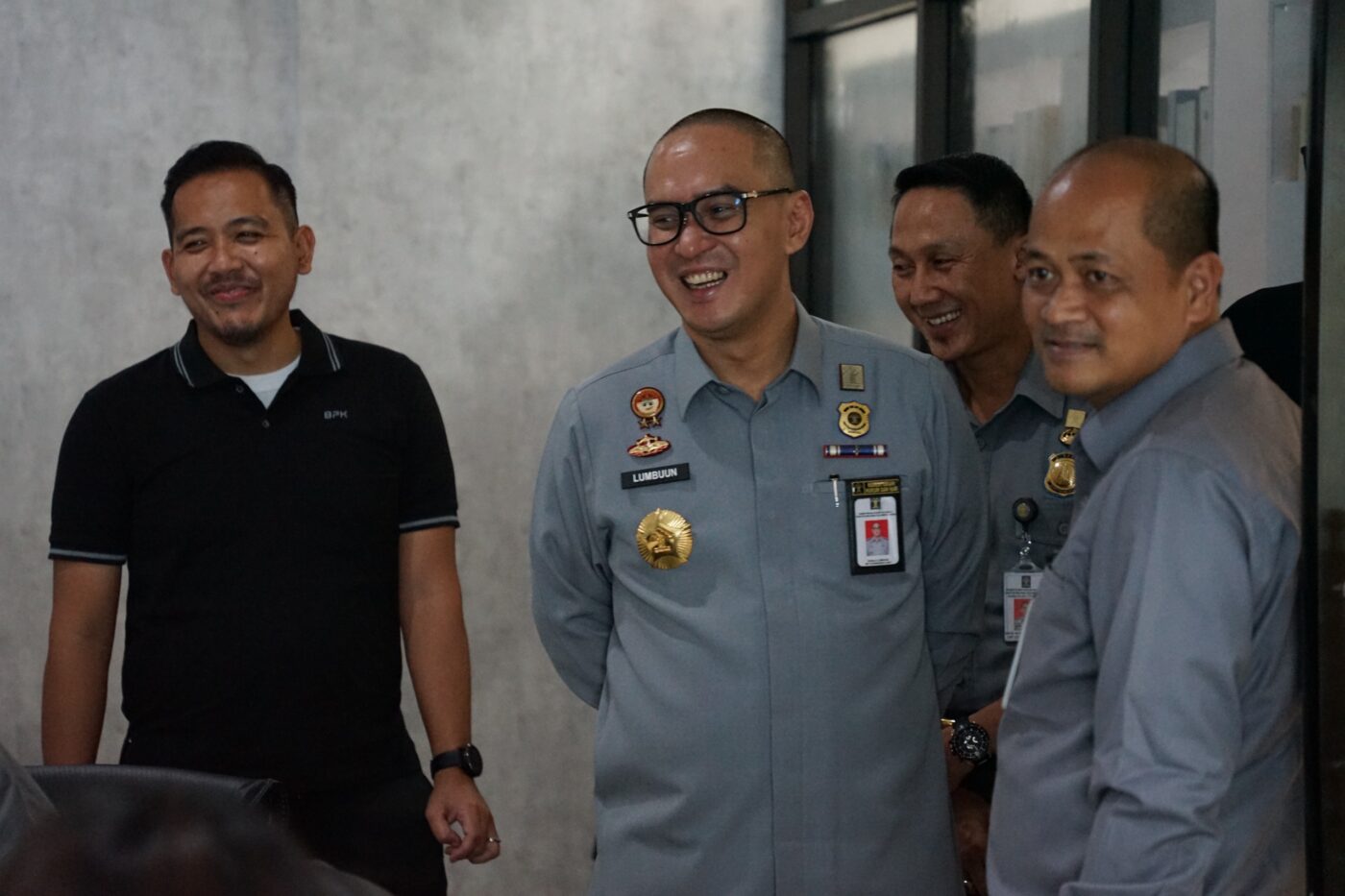 Kakanwil Ronald Lumbuun Tinjau Langsung Layanan Eazy Passport di BPK RI Perwakilan Sulut