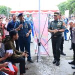   Kapolri Jenderal Polisi Drs. Listyo Sigit Prabowo dan Panglima Jenderal TNI Agus Subiyanto melakukan bhakti sosial dan bhakti kesehatan dalam kunjungan kerja di Jayapura, Papua.