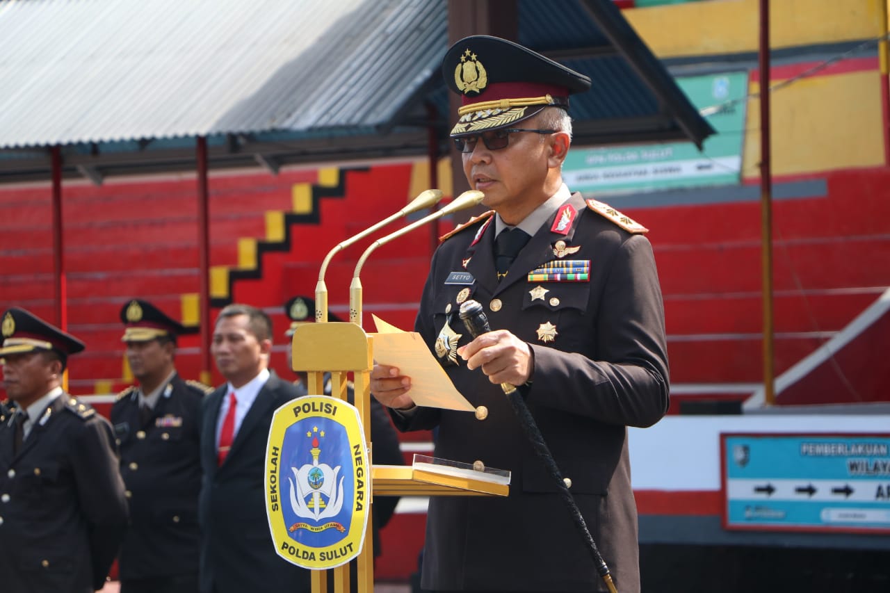Kapolda Sulawesi Utara (Sulut) Irjen Pol Setyo Budiyanto memimpin upacara peringatan Hari Bela Negara ke-75 Tahun 2023, pada Selasa (19/12) pagi, di lapangan Sekolah Polisi Negara (SPN) Polda Sulut, Karombasan, Kota Manado.
