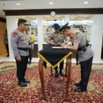 Irjen Pol Firman Shantyabudi resmi menyerahkan jabatan Kepala Korps Lalu Lintas (Kakorlantas) Polri kepada Kapolri Jenderal Polisi Listyo Sigit Prabowo. Penandatanganan surat penyerahan jabatan tersebut di lakukan pada kamis (30/11/2023) di Mabes Polri, Jakarta.