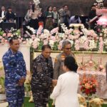 Komandan Lantamal VIII Laksamana Pertama TNI Nouldy J. Tangka, S.A.P., M.Tr.Opsla., CHRMP., mendampingi Gubernur Sulawesi Utara  Prof. Dr. (H.C.) Olly Dondokambey S.E., dan instansi terkait lainnya melaksanakan pemantauan dibeberapa tempat ibadah dalam rangka menyambut hari raya Natal 25 Desember 2023 di Wilayah Kota Manado. Minggu (24/12)