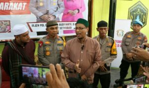 Pimpinan Majelis Dzikir Wa Ta'lim Al Haudh Habib Abdullah Bin Ali Bin Smith Bitung mengapresiasi kegiatan bakti sosial dan bakti kesehatan yang dilaksanakan Polda Sulut di Kompleks Perum Girian Permai, Kecamatan Girian, Minggu (3/12/2023).