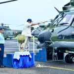 Kepala Staf Angkatan Udara (Kasau) Marsekal TNI Fadjar Prasetyo, S.E., M.P.P., CSFA., menerima penyerahan delapan unit Helikopter Angkut Berat jenis H-225M dari Menteri Pertahanan RI Prabowo Subianto di Lanud Atang Sendjaja, Bogor, Jumat (1/12/2023).