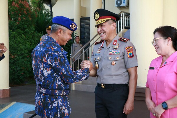 Wakapolda Sulawesi Utara Drs. Jan de Fretes, M.M. resmi menyandang pangkat Inspektur Jenderal Pol (Irjen Pol).