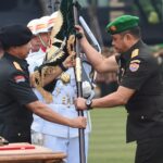 Serah Terima Jabatan (Sertijab) Kepala Staf Angkatan Darat (Kasad) dari Jenderal TNI Agus Subiyanto, S.E., M.Si. yang kini menjabat sebagai Panglima TNI, kepada Jenderal TNI Maruli Simanjuntak, M.Sc, bertempat di Markas Besar Angkatan Darat (Mabesad), Jakarta Pusat, Jum’at (1/12/2023).