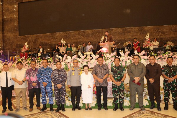 Forkopimda Sulawesi Utara melakukan pemantauan situasi ibadah malam Natal di Kota Manado, Minggu (24/12/2023).