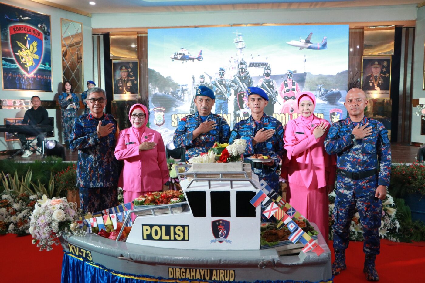 Acara syukuran memperingati Hari Ulang Tahun (HUT) ke-73 Korps Kepolisian Perairan dan Udara (Korpolairud) Baharkam Polri, digelar di Aula Catur Prasetya Polda Sulawesi Utara (Sulut), pada Jumat (1/12/2023) pagi.