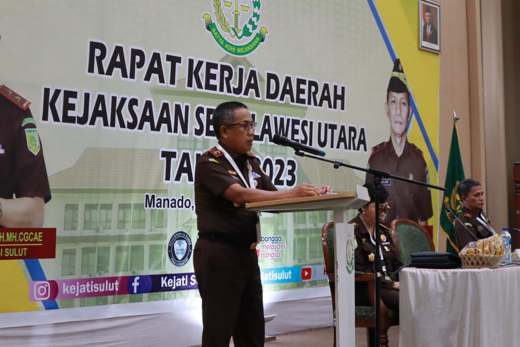 Rakerda yang dilaksanakan di Hotel Sintesa Peninsula Manado dibuka secara resmi oleh Kepala Kejaksaan Tinggi Sulawesi Utara Dr. Andi Muhammad Taufik, SH., MH., CGCAE, Selasa, 12 Desember 2023, dan diikuti oleh peserta yang terdiri dari pejabat struktural eselon II, III dan IV se-Wilayah Kejaksaan Tinggi Sulawesi Utara.