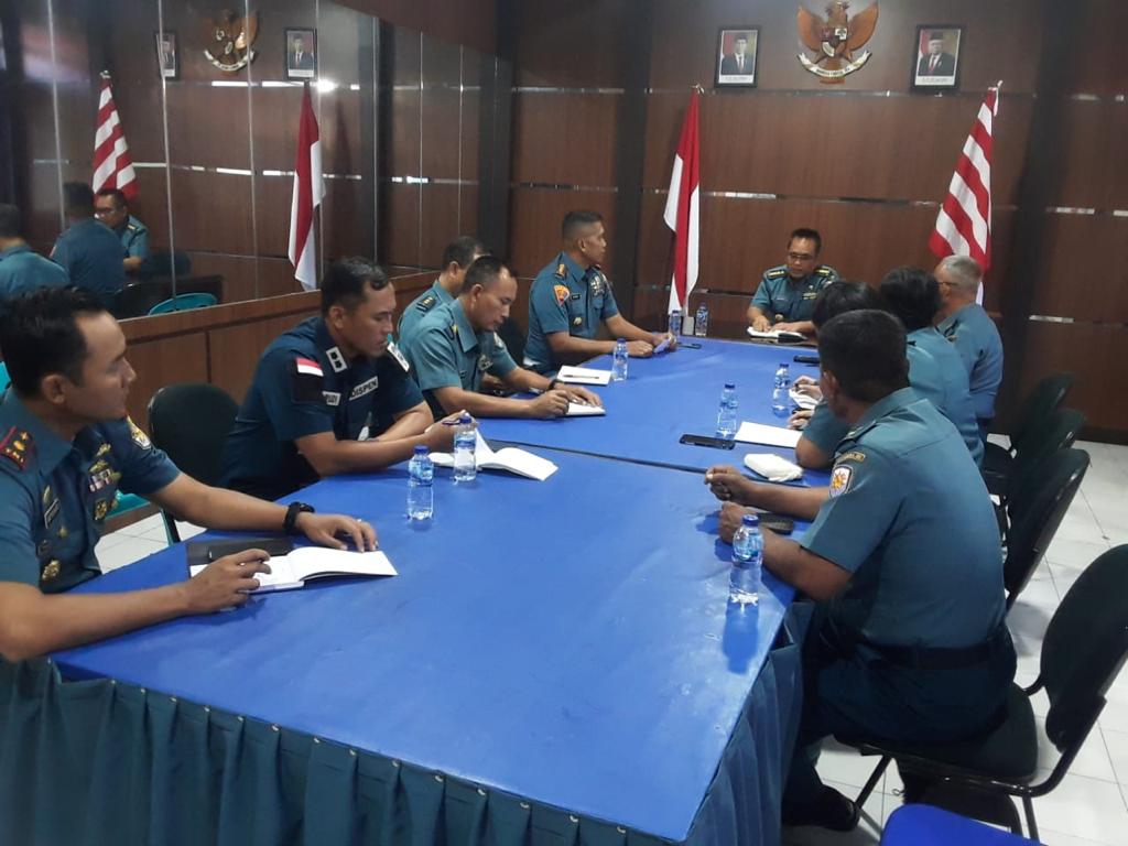 Lantamal VIII menggelar Rapat kepanitiaan menjelang Kunjungan Kerja Kepala Staf Angkatan Laut (Kasal) Laksamana TNI Dr. Muhammad Ali, S.E., M.M., M.Tr.Opsla., di Manado. Rapat tersebut dilaksanakan di Ruang Rapat De Oyu Sops Lantamal VIII. Jumat (8/12)