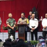 Kapolri Jenderal Polisi Drs. Listyo Sigit Prabowo meninjau kesiapan pengamanan misa Natal di sejumlah gereja wilayah Jakarta, salah satunya Gereja Katedral.