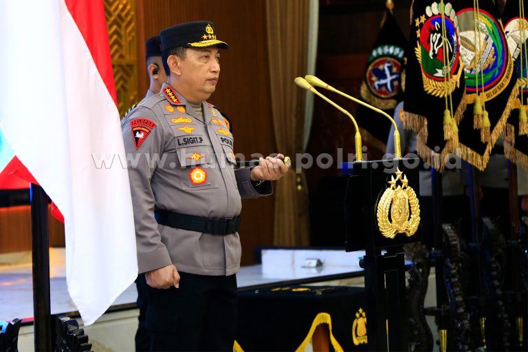 Kapolri Jenderal Listyo Sigit Prabowo memimpin upacara pelantikan dan serah terima jabatan (sertijab) sejumlah Pejabat Utama Mabes Polri.