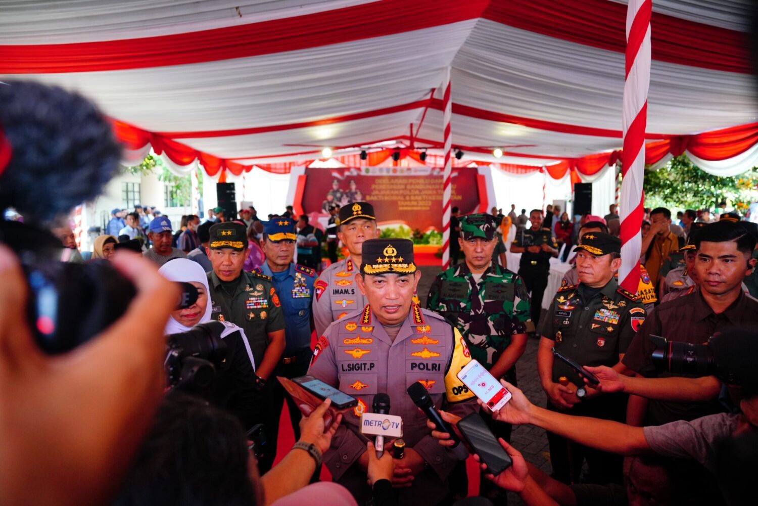 Deklarasi Pemilu Damai di Jawa Timur (Jatim), yang diikuti oleh pimpinan lembaga, tokoh agama, tokoh masyarakat, forum akademisi, organisasi kepemudaan, dan organisasi kemasyarakatan, Kamis, 28 Desember 2023.